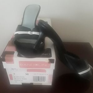 Bandolino black & white slides